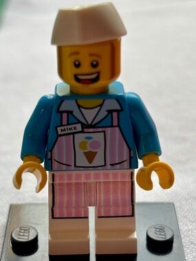The Lego Movie tlm031 "Ice Cream Mike" with stand.